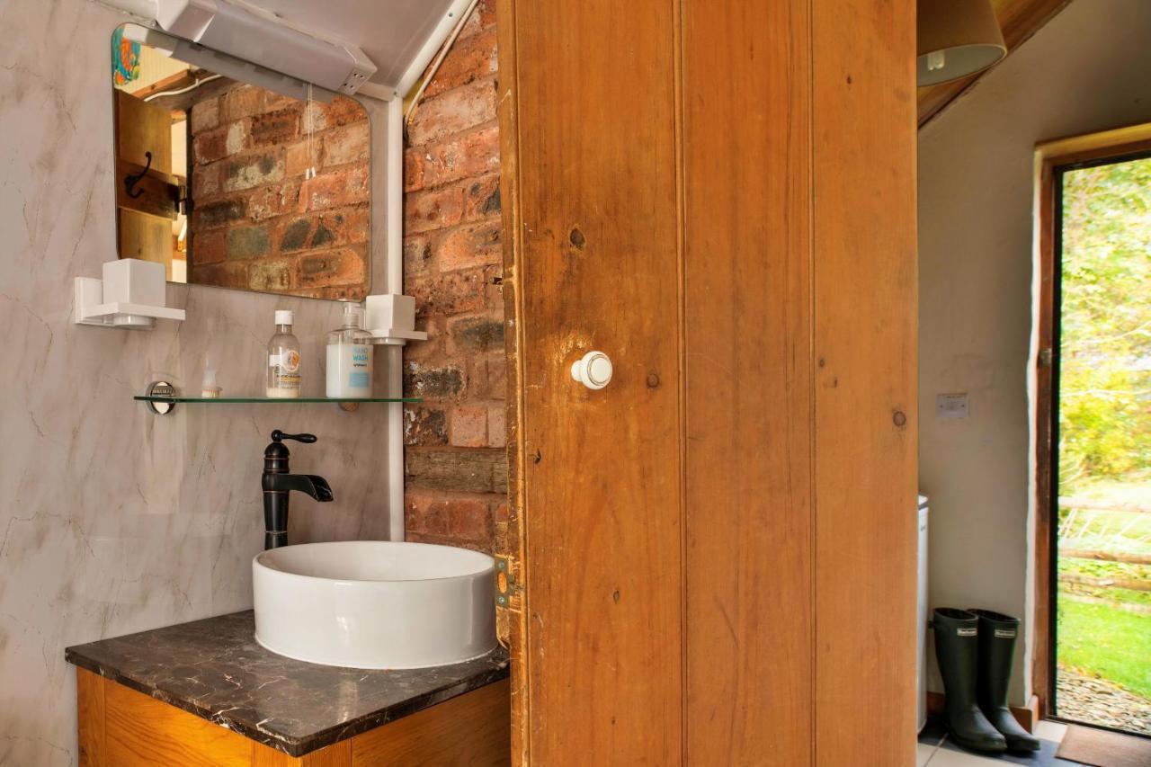 Finest Retreats - Great Cantal Granary Llandrindod Wells Bagian luar foto